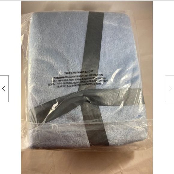 Bon Voyage 3 Piece Comfort Set Memory Foam Pillow Eye Mask Velvet NWT - Picture 3 of 3